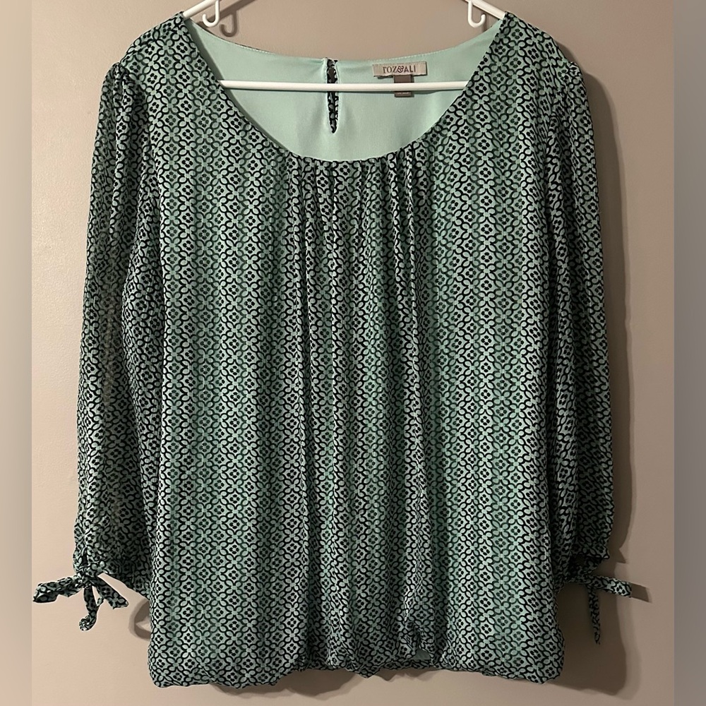 ROZ & ALI size XL Green 3/4 Sleeve Blouse with ties. - Picture 1 of 7
